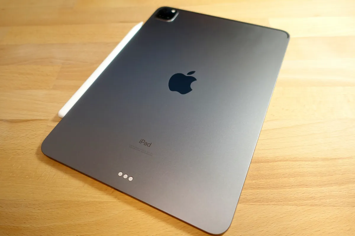発売日から5年使ったiPad Pro 11インチ M1の背面とAppleロゴ