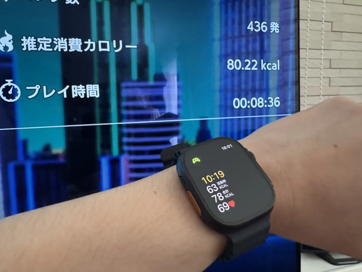 即トレのリザルト。推定消費カロリー80.22kcal、プレイ時間8分36秒、436発。腕のApple Watchは心拍69