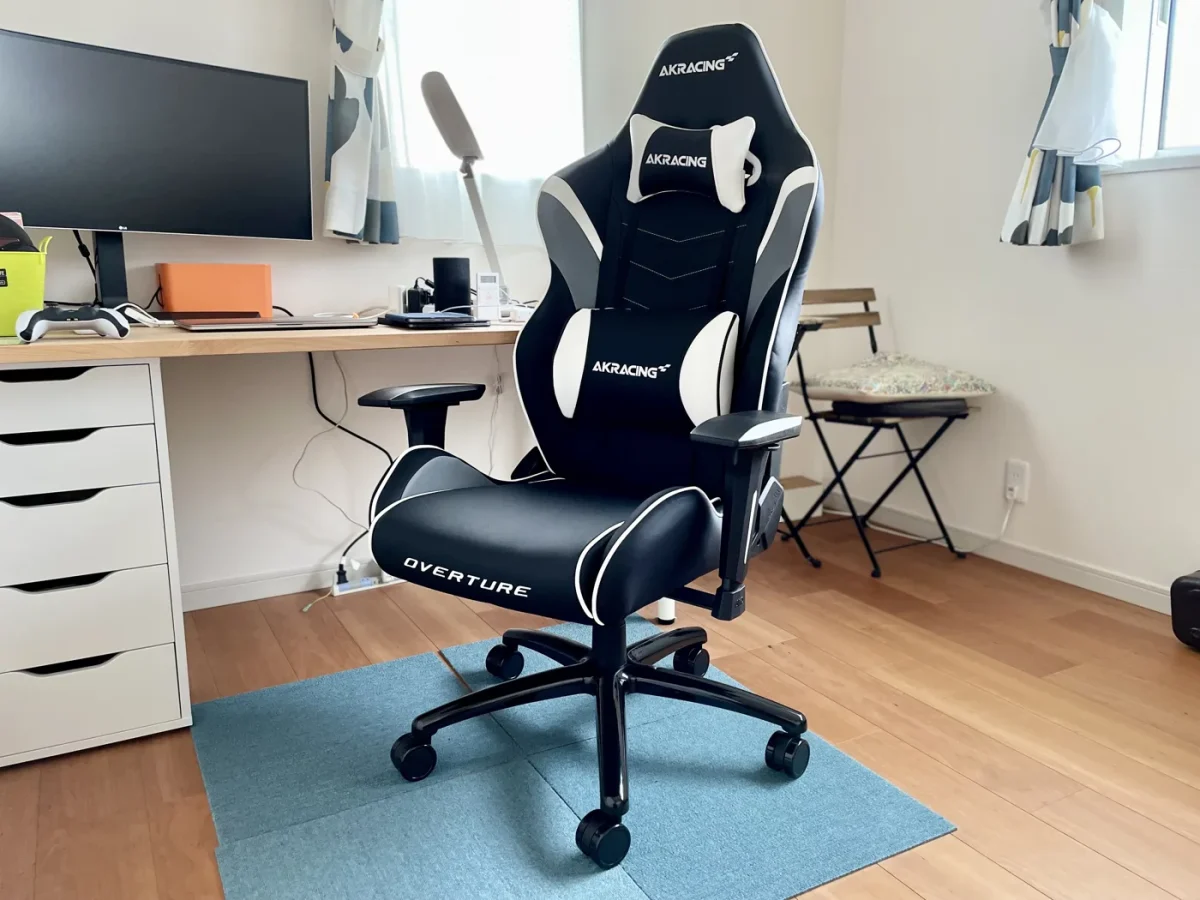 AKRacing Overtureを置いた作業部屋のデスクとウルトラワイドモニター