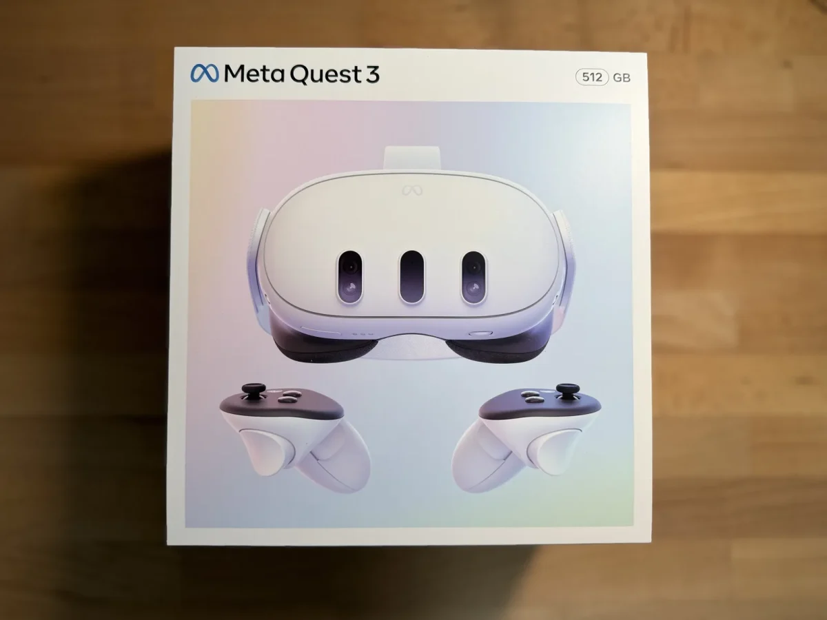 Meta Quest 3の512GBモデルの化粧箱を正面から撮影した写真